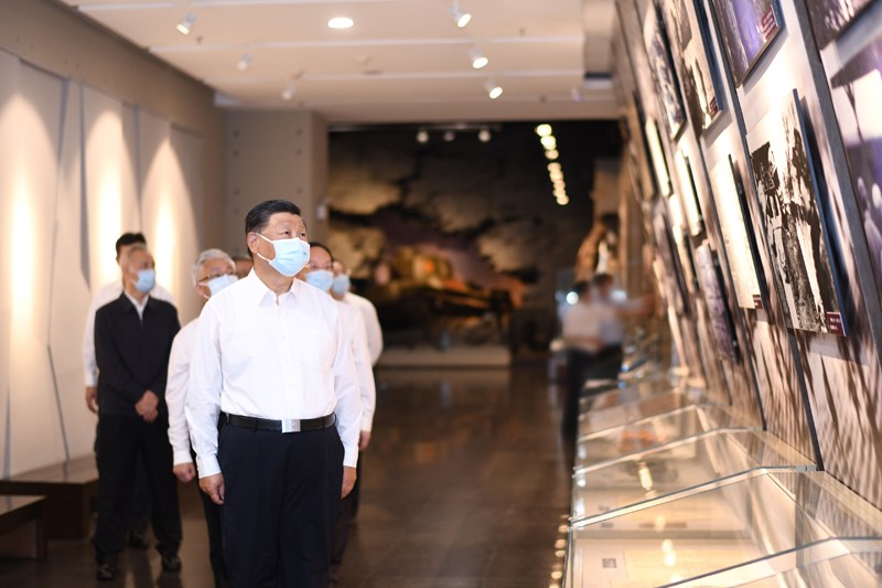 2022年8月16日至17日，中共中央總書記、國家主席、中央軍委主席習(xí)近平在遼寧考察。這是16日下午，習(xí)近平在錦州市考察遼沈戰(zhàn)役紀(jì)念館。 新華社記者 燕雁 攝